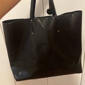 Black Leather Tote 🖤